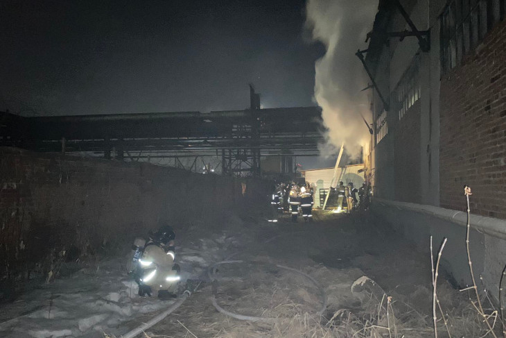 Цех по производству мебели сгорел в Ангарске утром 24 марта