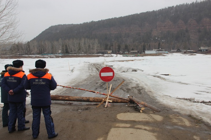 Еще три ледовые переправы закрыли в Иркутской области