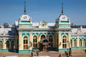 На вокзале Иркутска незнакомка украла у мужчины золотой браслет за 20 тысяч рублей