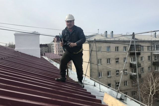 В Иркутске начали ремонтировать крыши по энергоэффективной технологии