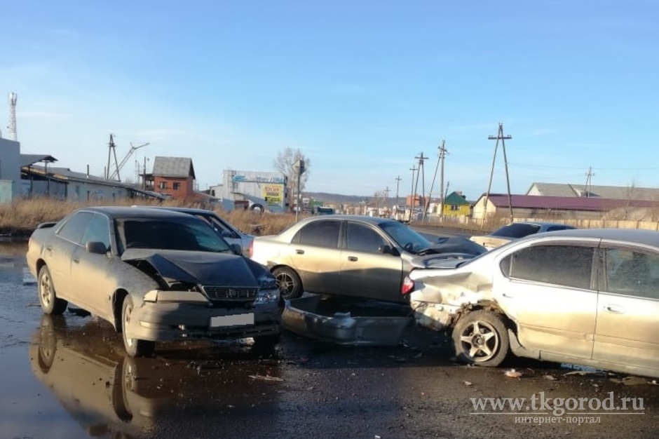 Массовая авария с участием трех автомобилей произошла на перекрестке проезд Индустриальный – Речпорт в Братске