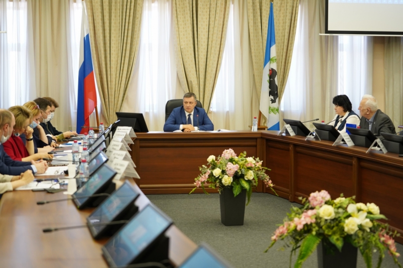 Губернатор Иркутской области предложил поощрить работников скорой помощи