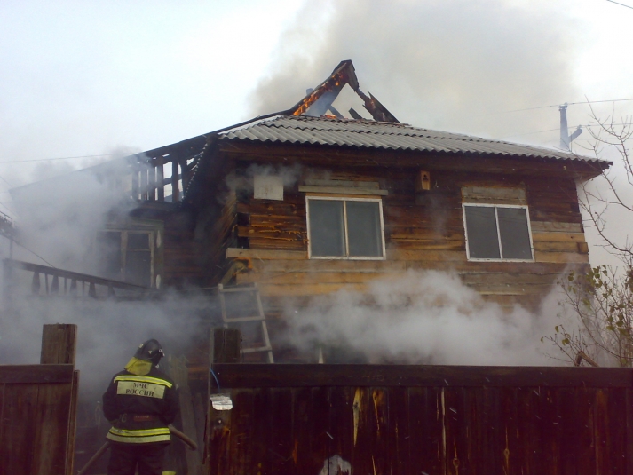 Частный жилой дом горел в поселке Молодежный Иркутского района
