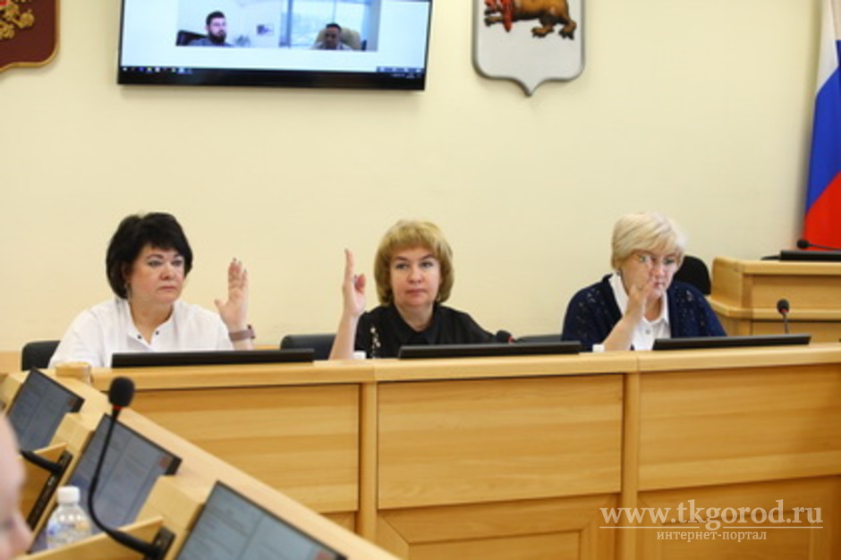 Врачей из Усть-Илимска представили к награждению Почётными грамотами Законодательного Собрания