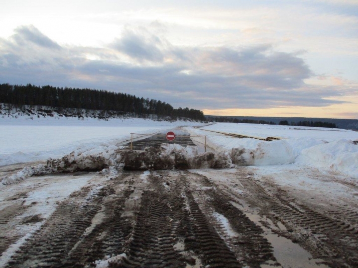 Восемь ледовых переправ закрыли в Иркутской области в минувшие выходные