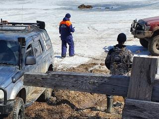 Четыре автомобиля провалились под лед в Приангарье
