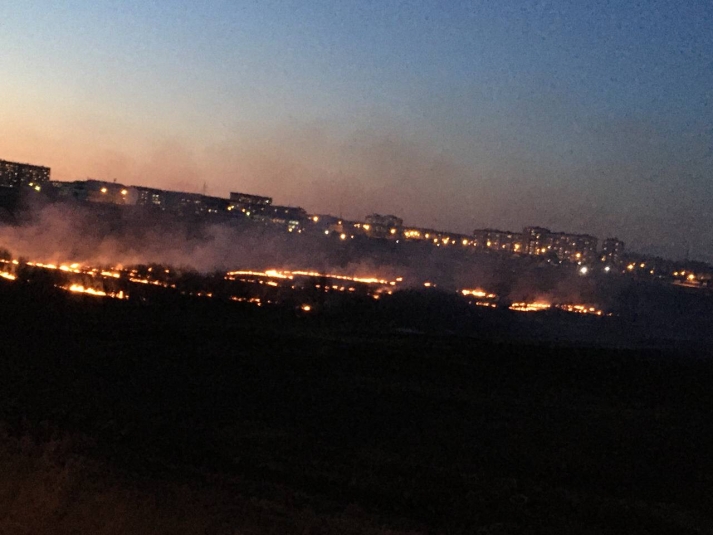 Сухая растительность загорелась на объездной Ново-Ленино в Иркутске
