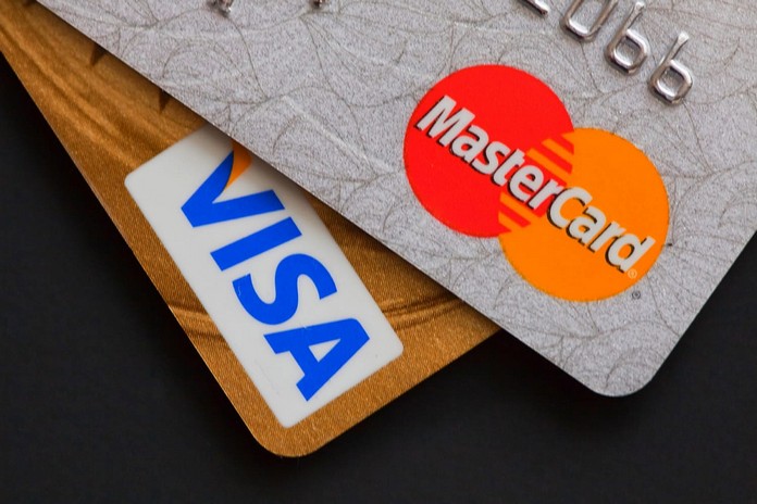 Системы Visa и Mastercard могут отключить от России
