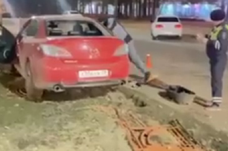 Родители 14-летнего водителя Mazda заплатят 160 тысяч рублей за сломанные светофор и забор в Ангарске