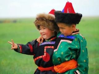 Детям Усть-Орды сделают учебник бурятского языка