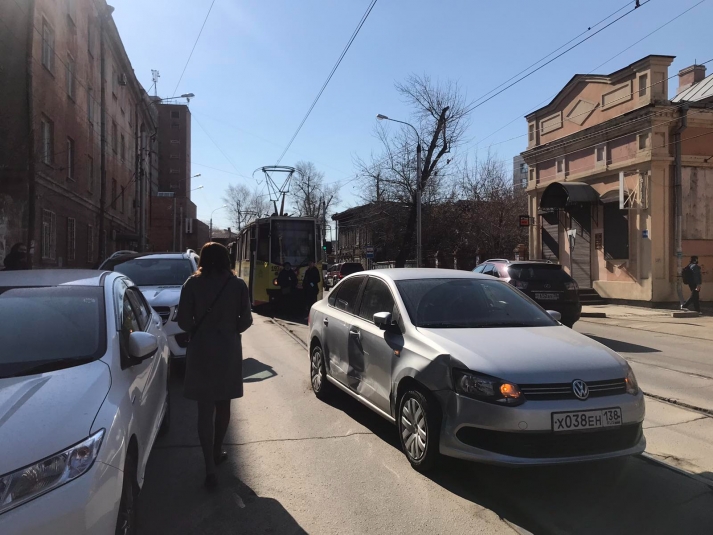Движение трамваев парализовано из-за ДТП на улице Степана Разина в Иркутске