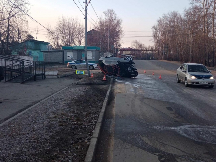 Пьяный водитель не справился с управлением и перевернулся на иномарке в Шелехове