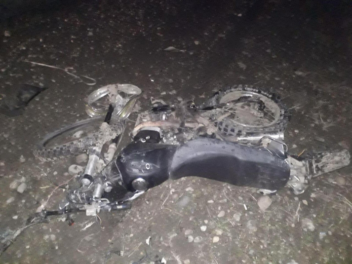 Мотоциклист погиб в столкновении с большегрузом и легковушкой в Усольском районе