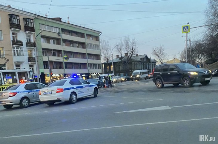 В центре Иркутска образовалась пробка из-за ДТП с мотоциклистом