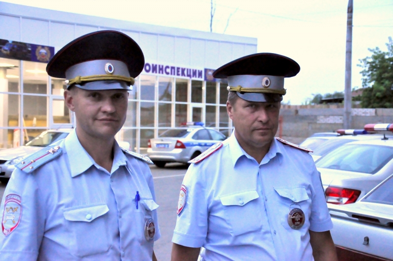 Инспекторы ДПС в Иркутске помогли доставить в больницу задыхавшегося годовалого малыша