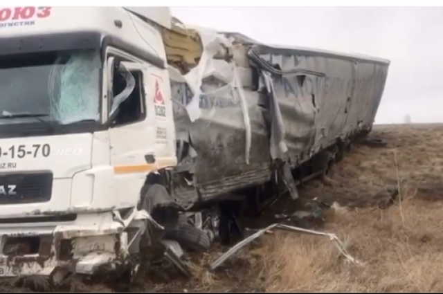 Водитель грузовика погиб в ДТП с участием трех машин в Зиминском районе