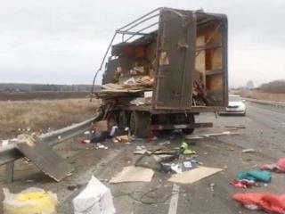 Два грузовика и маршрутка столкнулись на трассе в Зиминском районе: есть погибший
