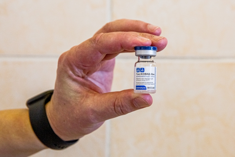 В Госдуме предложили запретить брать в вузы без прививки от ковида