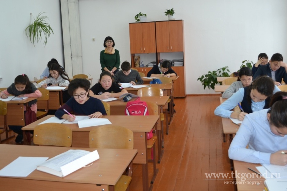 Игорь Кобзев: в школах Иркутской области более 16 тысяч классных руководителей получают ежемесячное вознаграждение