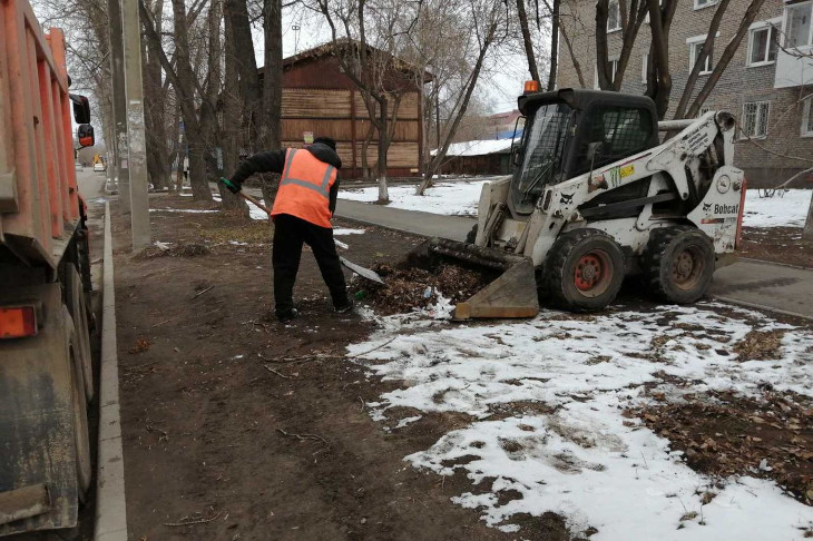 Управляющие компании Иркутска оштрафовали на 120 тысяч рублей за ненадлежащую уборку дворов