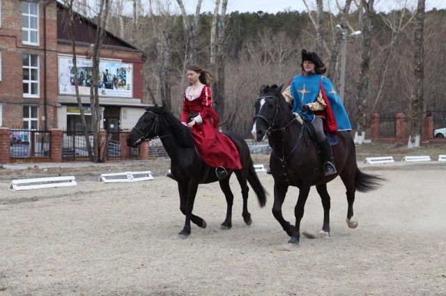 На базе лицея №1 в Иркутске детей бесплатно учат конному спорту