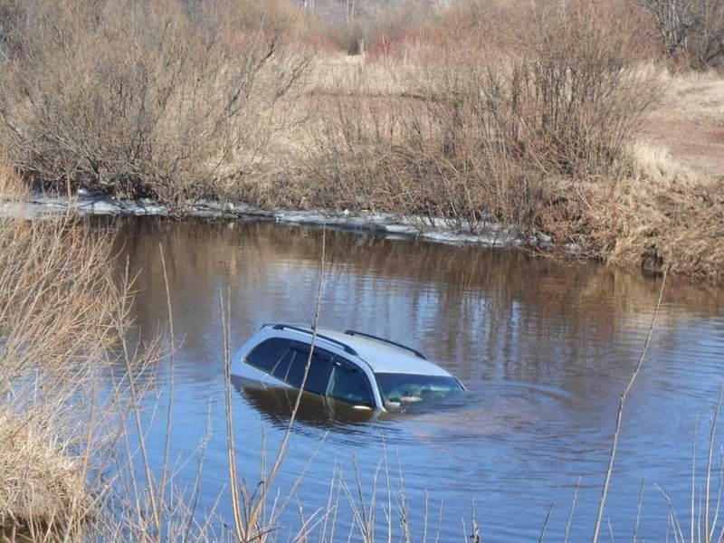 В Вихоревке водитель Тойоты съехал в озеро и погиб