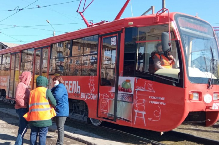 После четырехмесячного ожидания в Усолье-Сибирском запустили на линию два московских трамвая