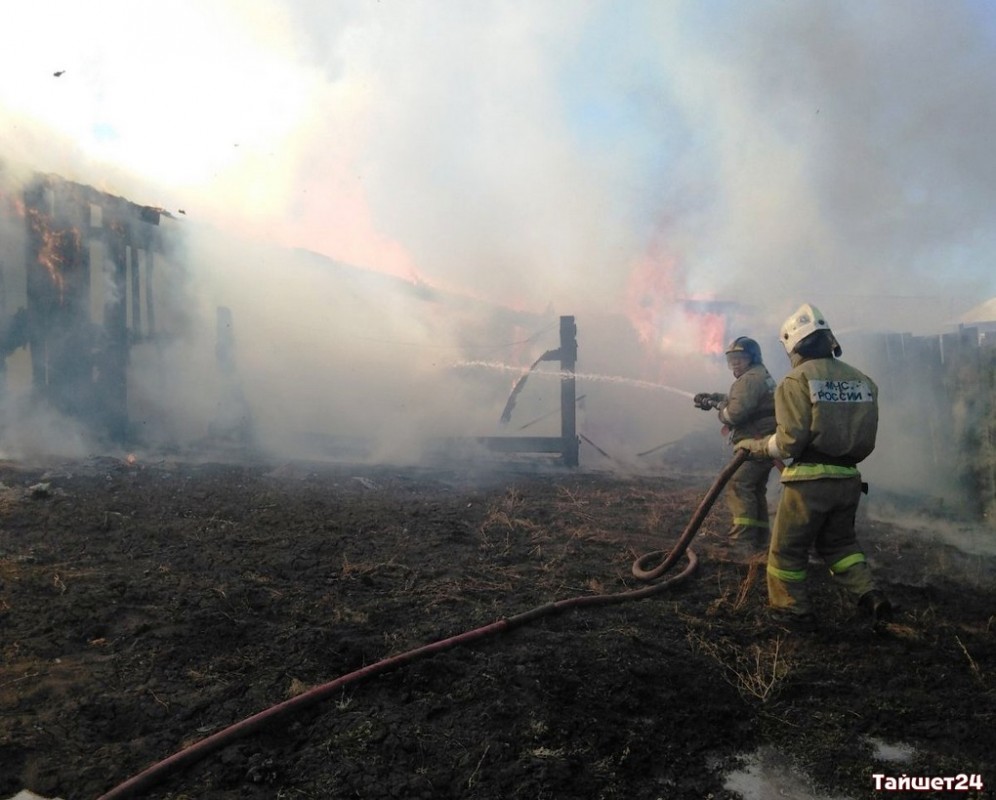 Житель Иркутской области получил ожоги и потерял имущество при сжигании мусора на своём участке