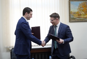 Правительство Иркутской области и АО «Фармасинтез» подписали дополнительное соглашение к Соглашению о социально-экономическом сотрудничестве