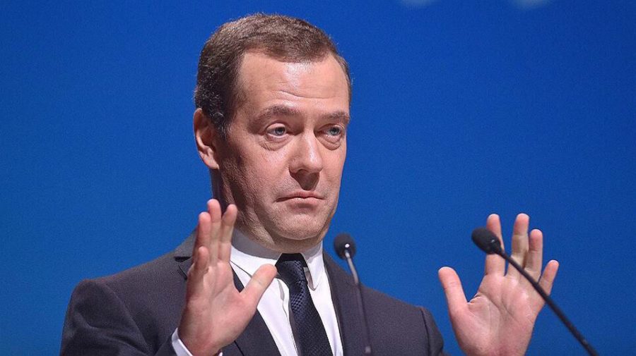 Дмитрий Медведев предложил начать переход на четырехдневку