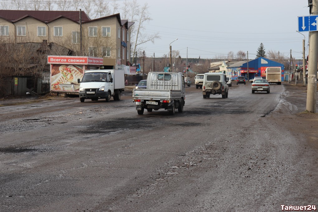 Дорожники приступили к ремонту улицы Пушкина в Тайшете