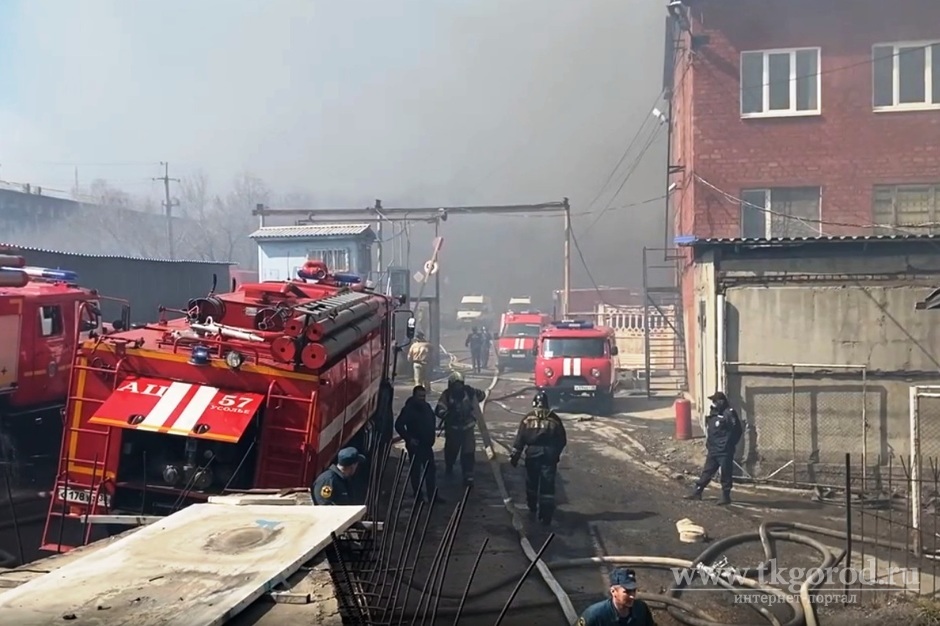 Крупный пожар на мебельной фабрике произошёл в Усолье-Сибирском