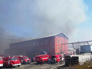 Прокуратура организовала проверку по факту пожара на фабрике в Усолье-Сибирском