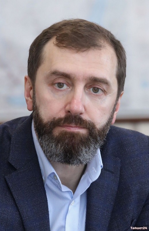 Председатель Законодательного Собрания Александр Ведерников поздравляет с праздником весны и труда