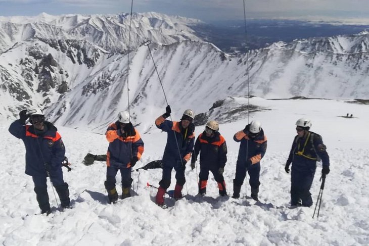 В Бурятии спасатели нашли тела троих туристов, попавших под лавину