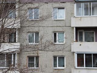Четырехлетняя девочка выпала с балкона 4 этажа в Иркутской области