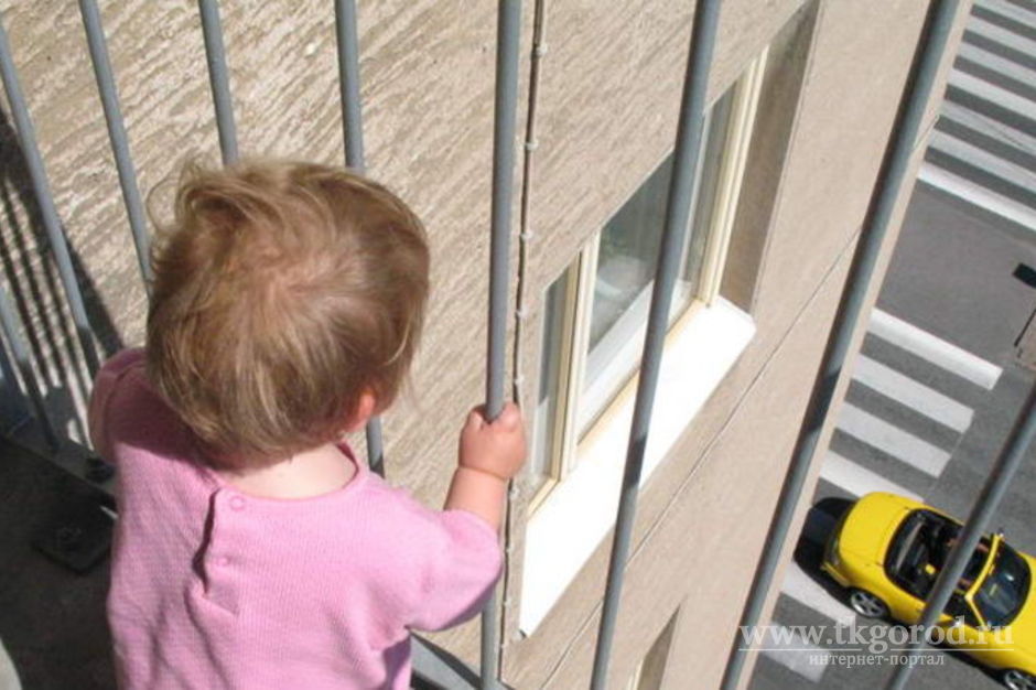 4-летняя малышка в Саянске выпала с балкона на 4 этаже
