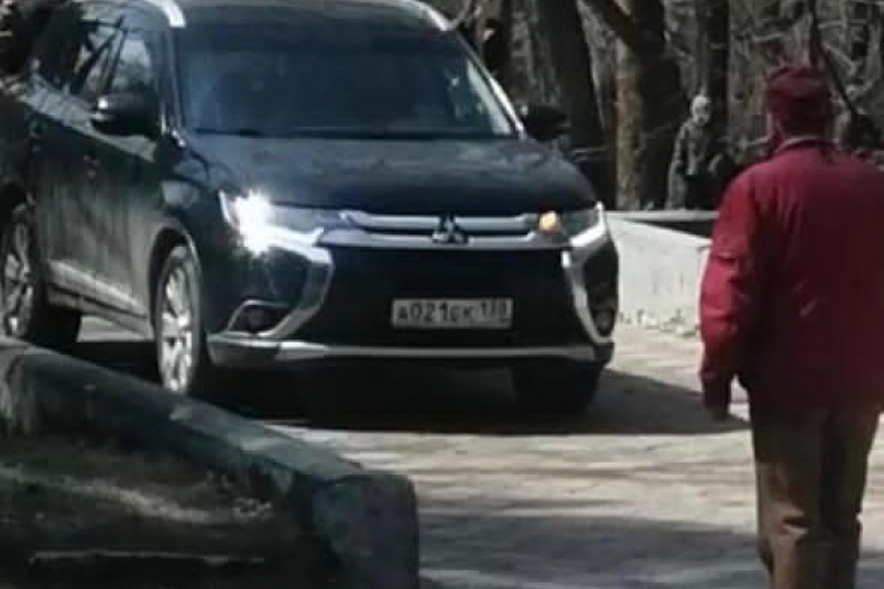Житель Ангарска получил штраф за езду на внедорожнике по парку "Нефтехимиков"