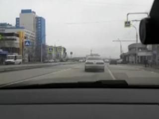 В Иркутске пьяный водитель устроил гонки с ДПС в густонаселенном спальном районе
