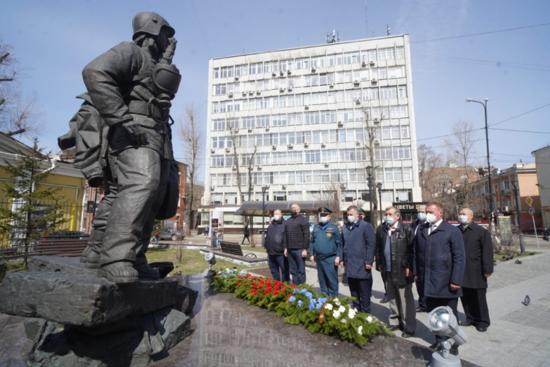 Игорь Кобзев почтил память спасателей и летчиков, погибших в авиакатастрофе в 2013 году