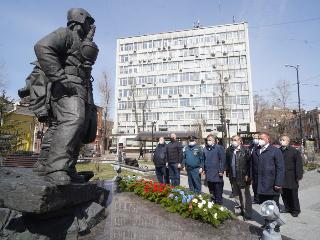 Игорь Кобзев почтил память погибших 6 мая 2013 года спасателей
