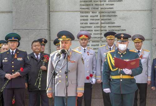 Игорь Кобзев поздравил жителей Иркутской области с Днем Победы