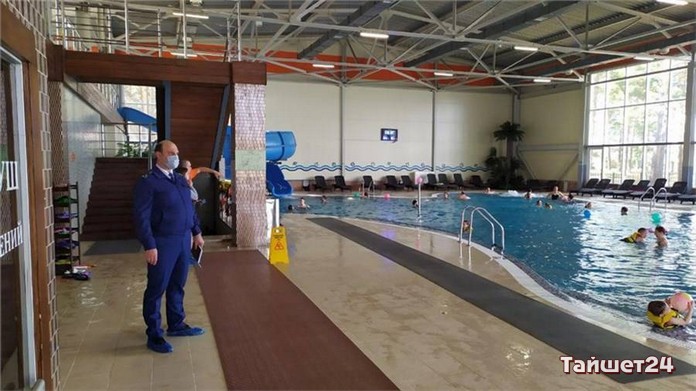В Красноярском крае 5-летний мальчик чуть не утонул в бассейне частного аквацентра