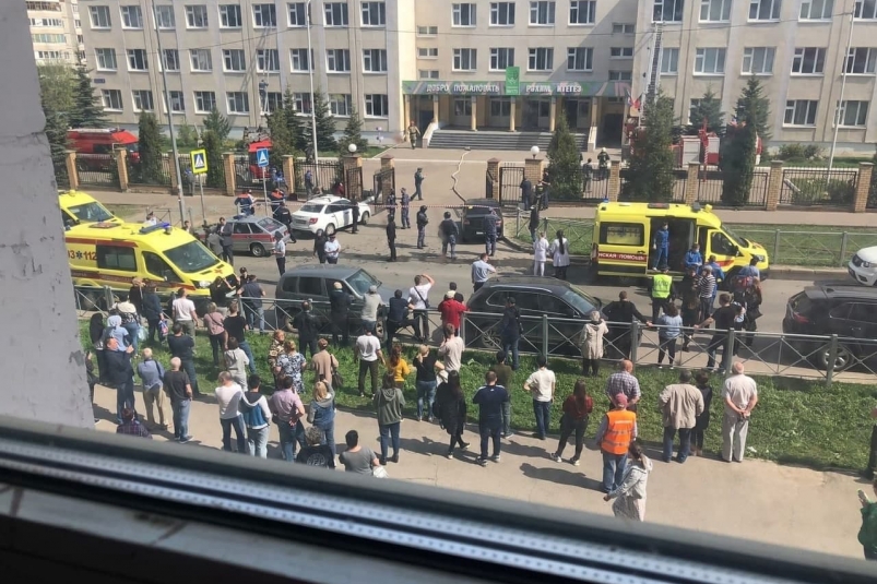 Спасались, прыгая из окон: число погибших при стрельбе в школе Казани возросло до 11-ти