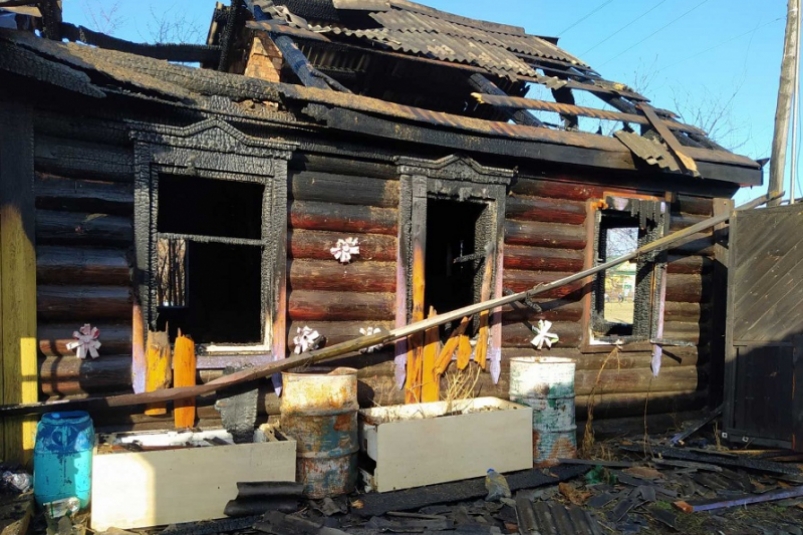 12-летний мальчик спалил заброшенный дом в поселке Балаганск Иркутской области