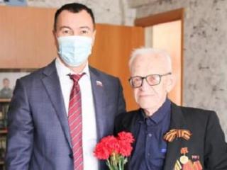 В Ангарске по инициативе депутата ЗС Евгения Сарсенбаева помогают ветеранам