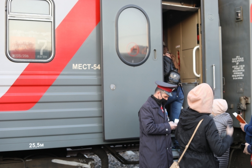 Первые поезда отправляются из Иркутска и Северобайкальска на Черноморское побережье