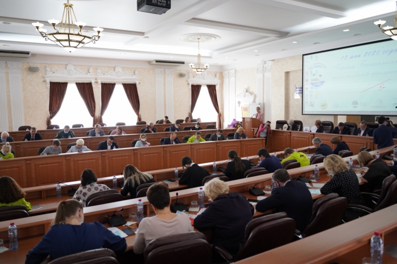 Губернатор Игорь Кобзев принял участие в Первом Байкальском экологическом диктанте