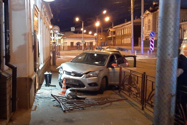 Три человека пострадали в ДТП на Тимирязева по вине пьяного водителя Nissan