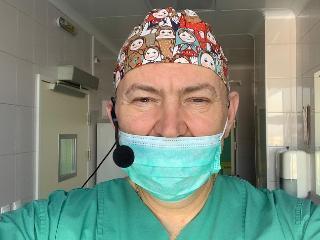Иркутский хирург Юрий Козлов провел 30 операций детям в Узбекистане
